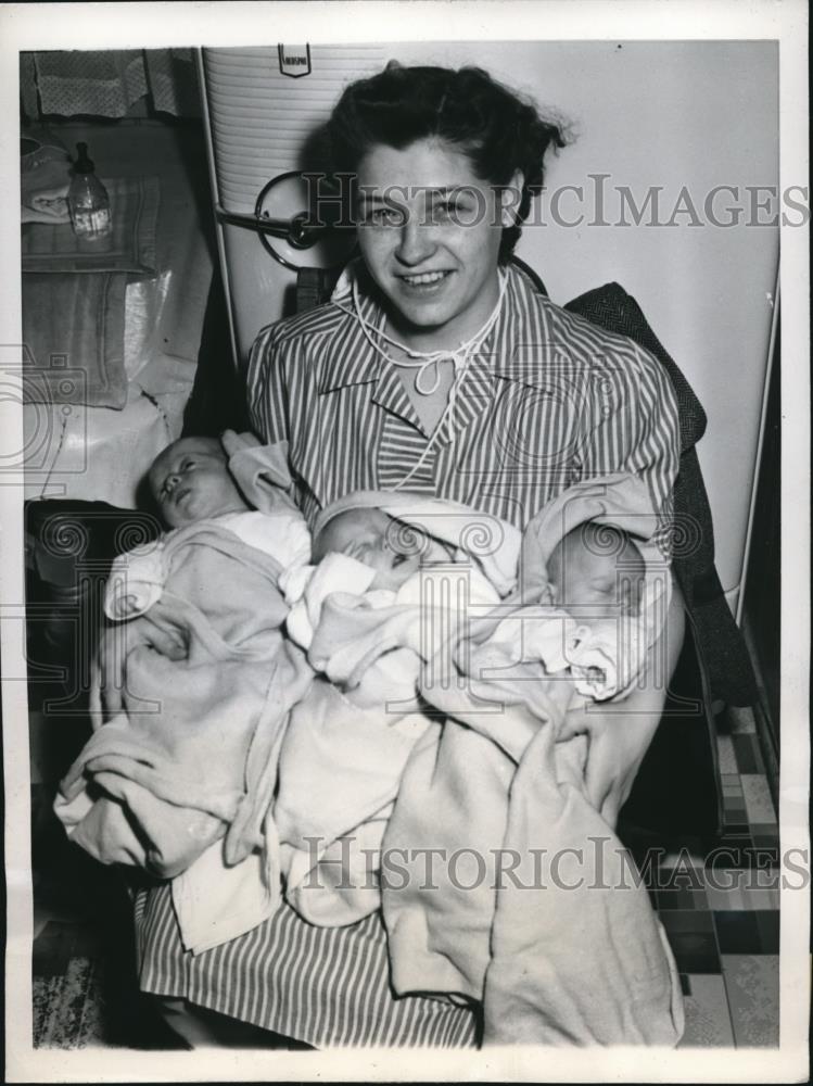 Chicago Mrs Marie Leban & triplets Wm, Ronald, Theo 1946 Vintage Press ...