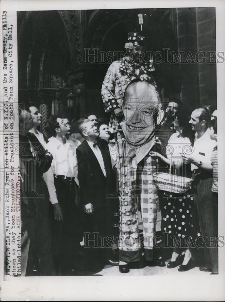 1949 Press Photo Philadelphia Jack Ruben Ryer on stilts and Mrs Zena Grady shown - Historic Images