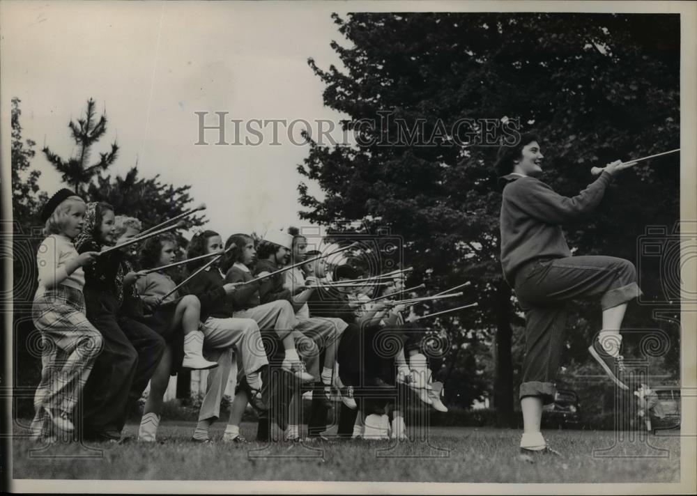 1951 Press Photo Mary Ellen Sheeler doing drills with majorettes - Historic Images