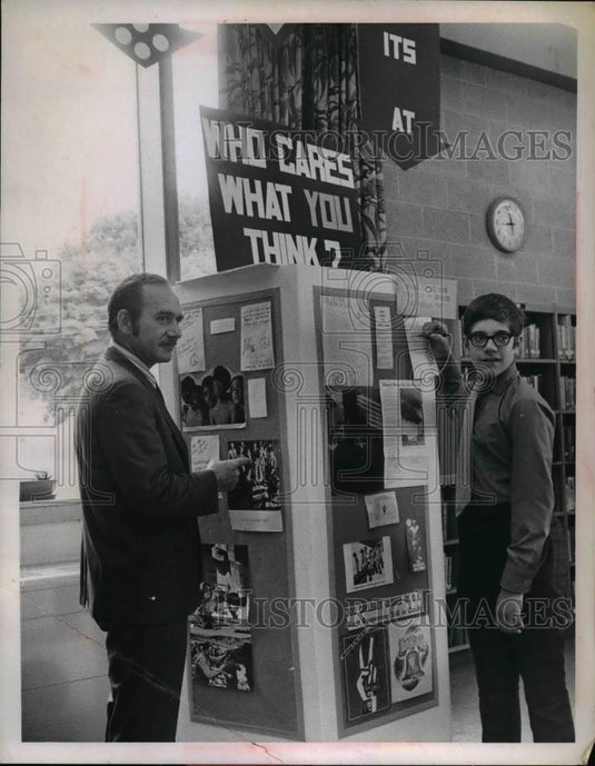 1970 Press Photo Richard Zachoeski & Douglas Zachowski at Brecksville Library - Historic Images