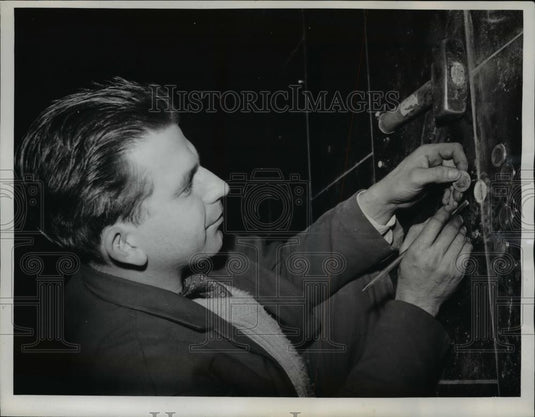 1962 Press Photo Ron Spall puts one of the 120 new 1962 pennies that will be - Historic Images