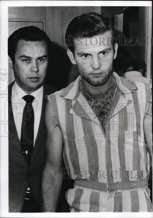 1969 Press Photo Ernest Paul Sims & Detective Tom Cathey after being questioned - Historic Images