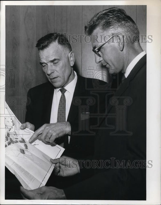 1963 Press Photo of Robert White Kent State and Charles Charmane Comm. College. - Historic Images