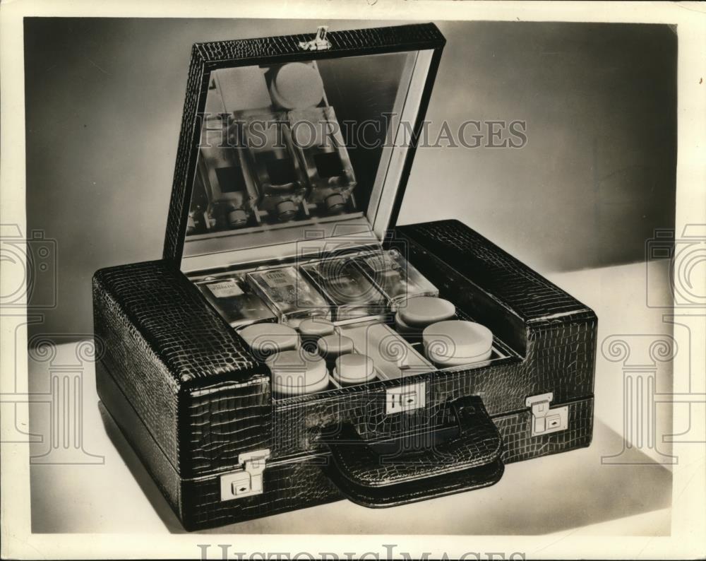 1938 Press Photo Double Vanity Suit Case - Historic Images