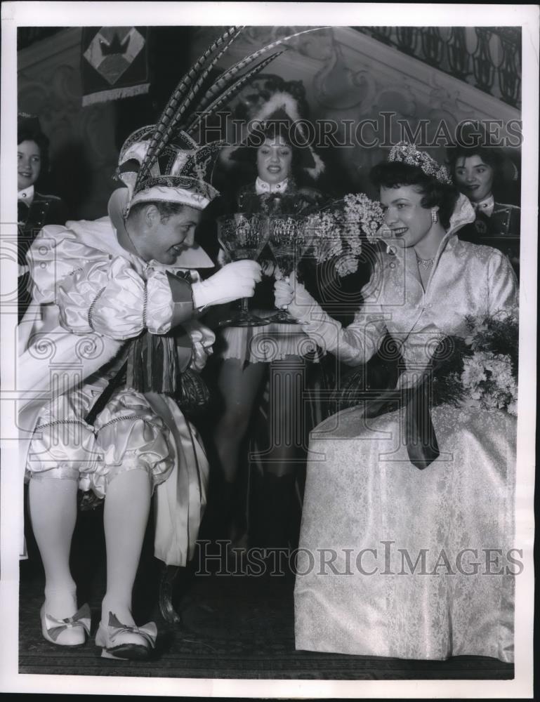 1956 Press Photo Mrs L. Wolters at Wiesbaden Festival - Historic Images