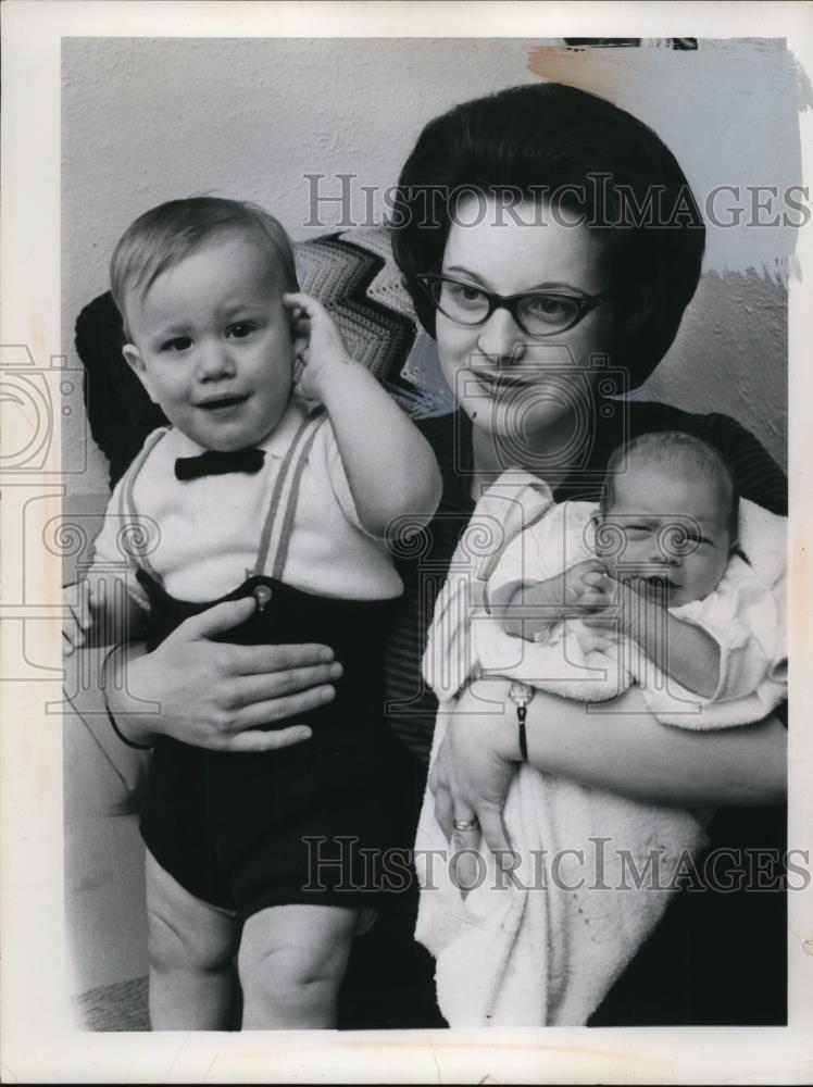 1965 Press Photo Susan Frankford and Her Children - Historic Images