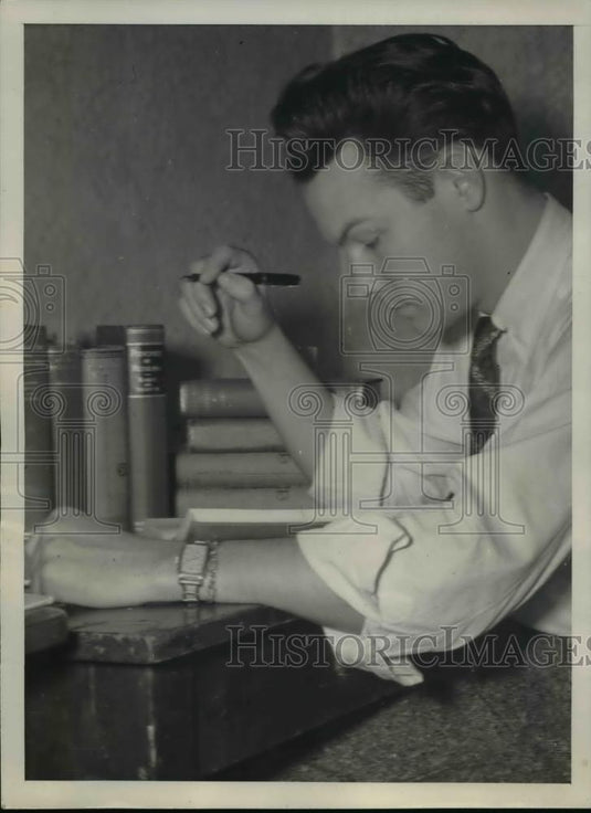 1941 Press Photo James Canull, states that Mrs. Girthie Canull, chosen - Historic Images