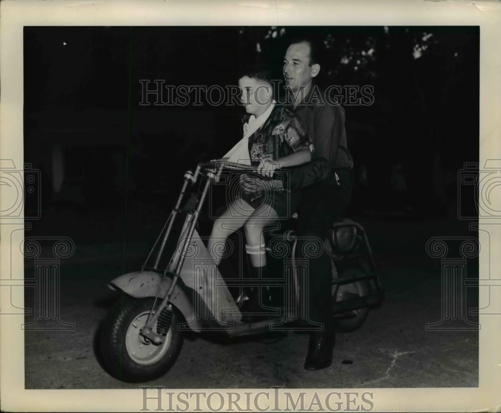 1955 Press Photo Tim and Willard O&#39;Neil thankful for March of Dimes - Historic Images