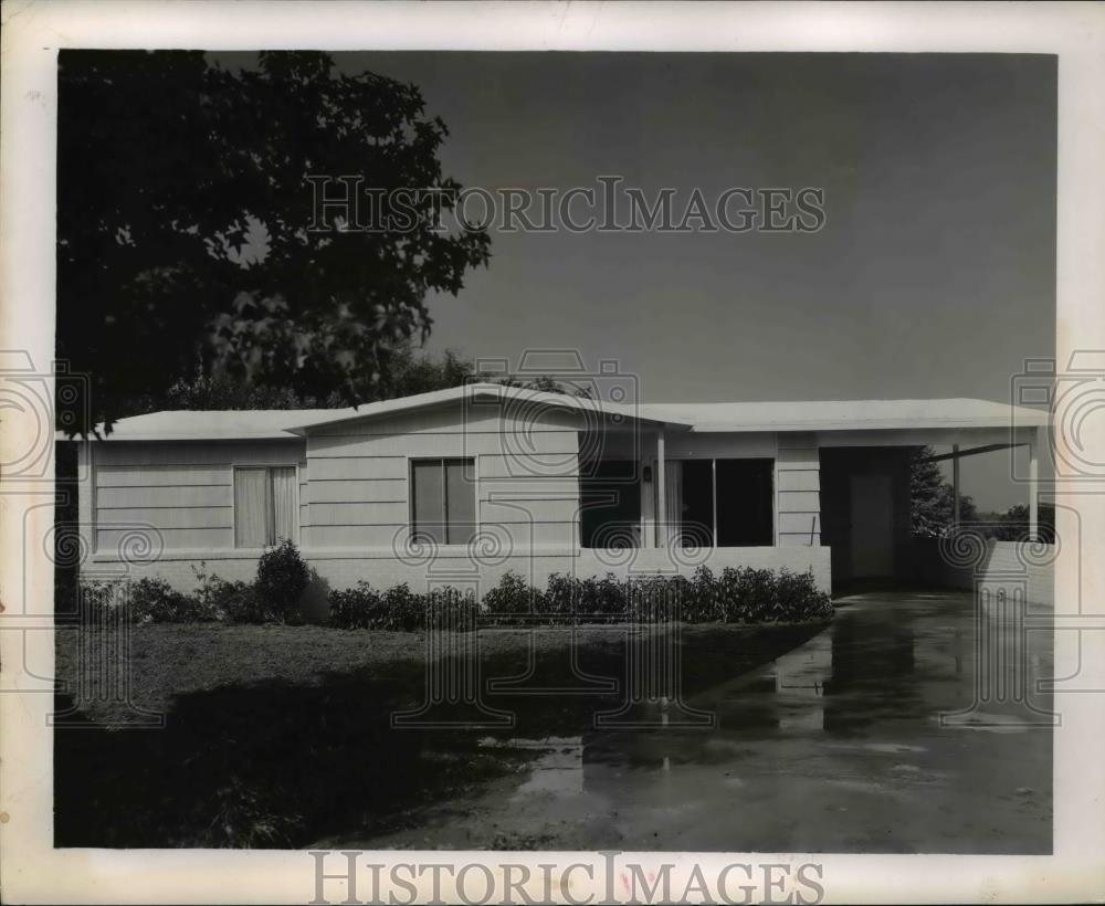 1955 Press Photo Prefabricated home by National Home Corp - Historic Images