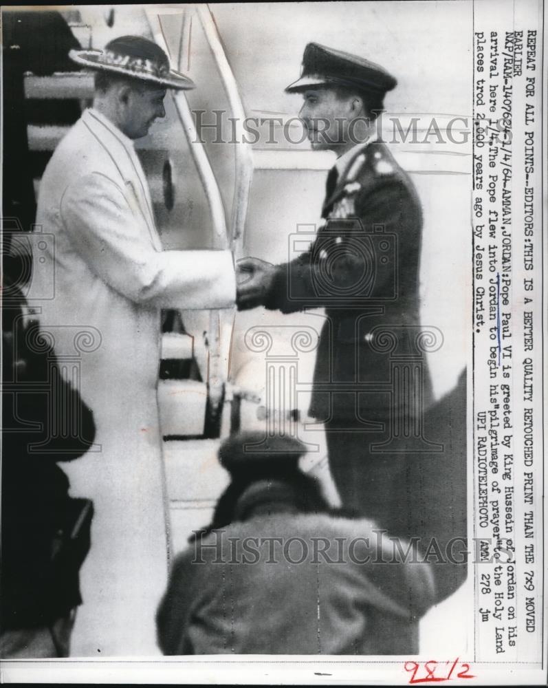 1964 Press Photo Amman Jordan Pope Paul VI is greeted by King Hussein of Jordan - Historic Images