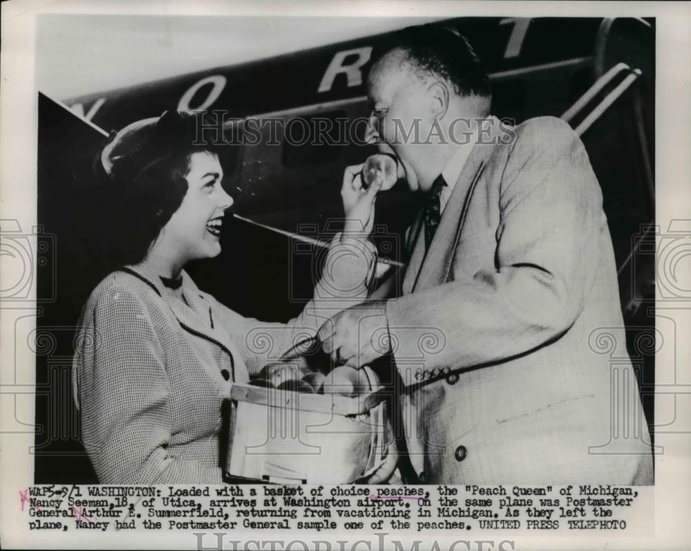 1953 Press Photo Wash DC Peach Queen Nancy Seeman of Mich &amp; Postmaster En - Historic Images