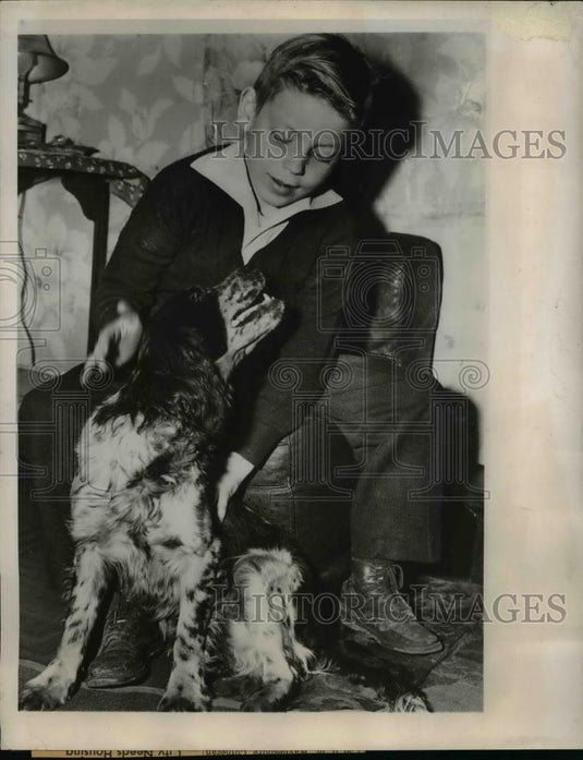 1947 Press Photo Canton Ohio Johnny Neff age 7 & dog he found lost from Phoenix - Historic Images