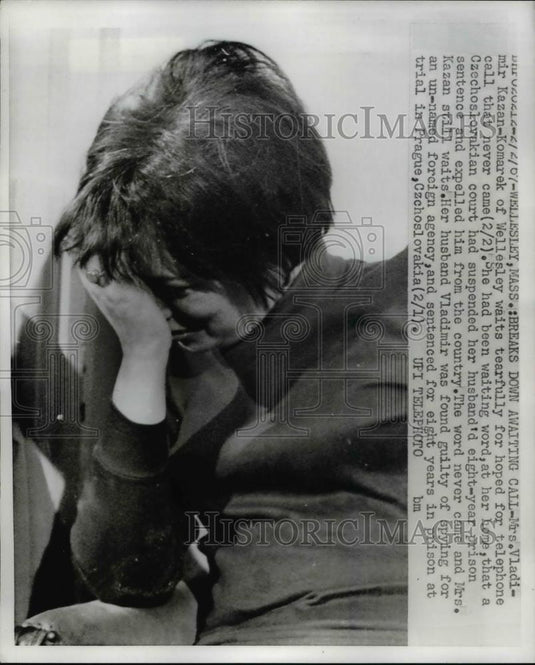 1967 Press Photo Mrs Vladimir Kazan-Komarek waits tearfully for a call - Historic Images
