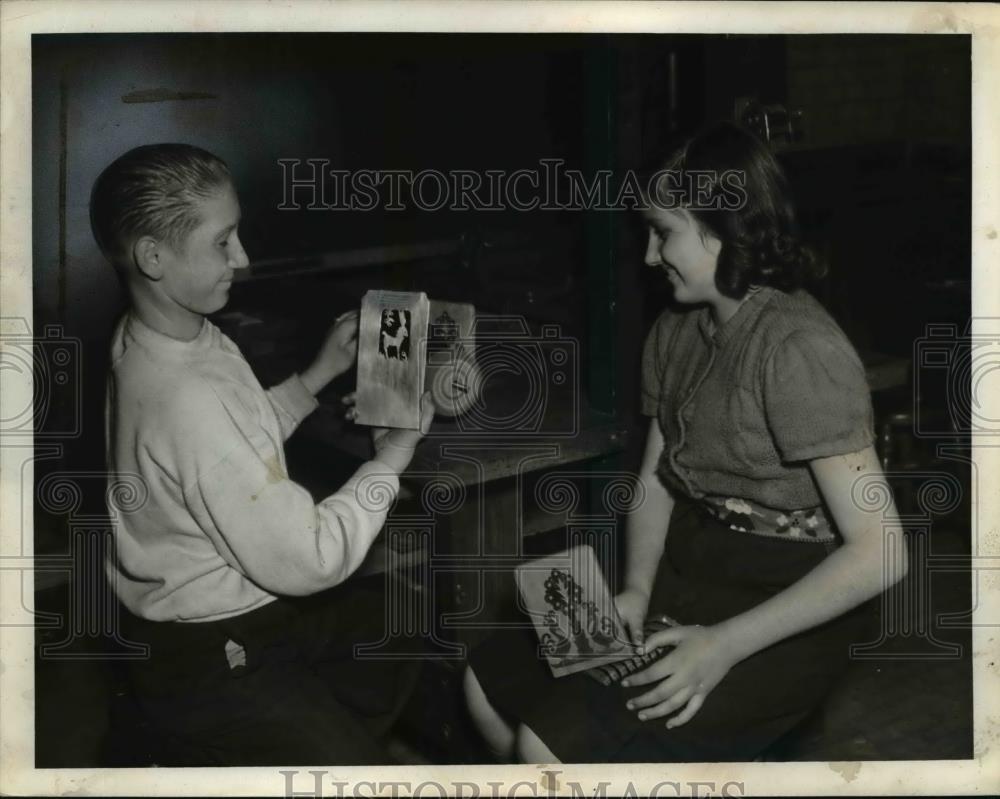 1941 Press Photo Ben Bryski and Margaret Kolesar at Tremont School - Historic Images