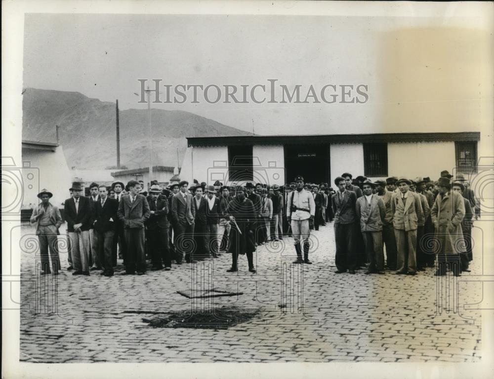 1934 Press Photo Part of the 200 civilians arrested at the outskirts of Lima - Historic Images