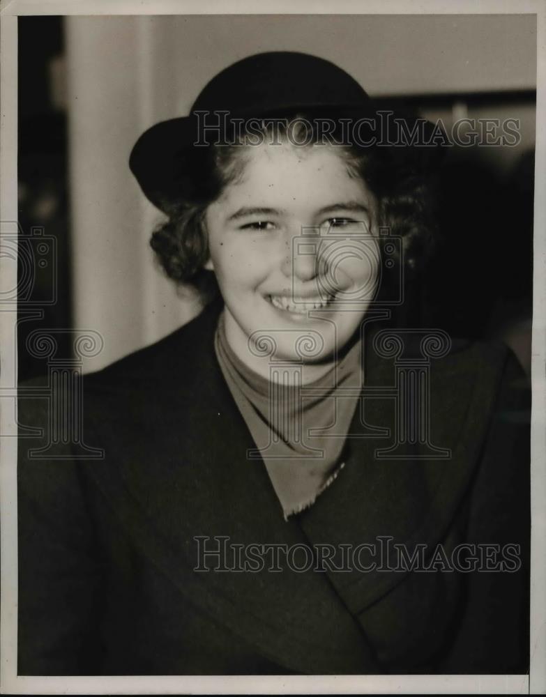 1937 Press Photo A closer look of Ruth Vernam - Historic Images