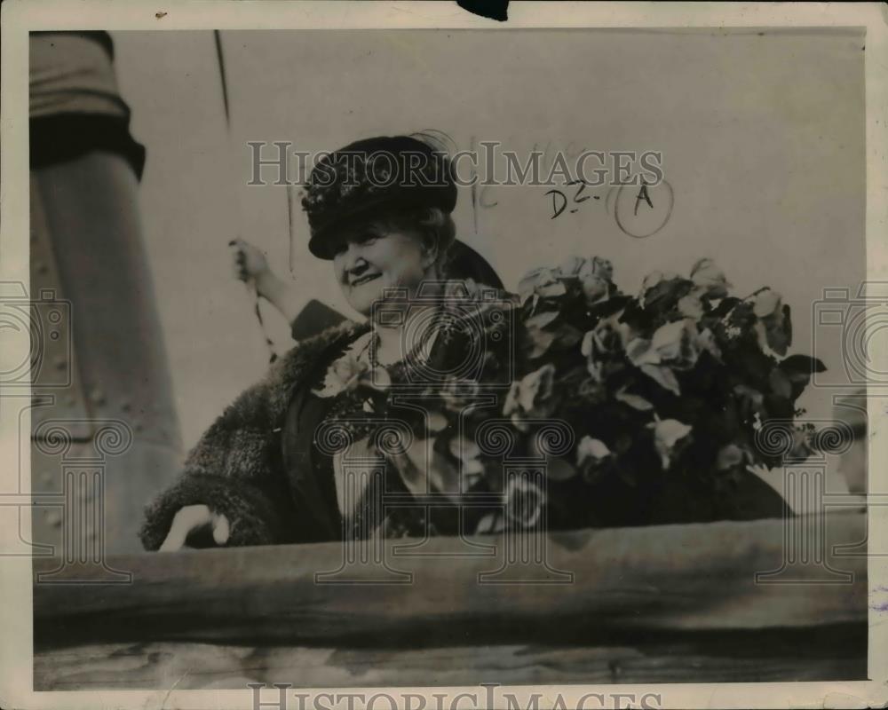 1921 Press Photo of Mrs Rudolph Pfell the sponsor of thre USS Milwaukee. - Historic Images