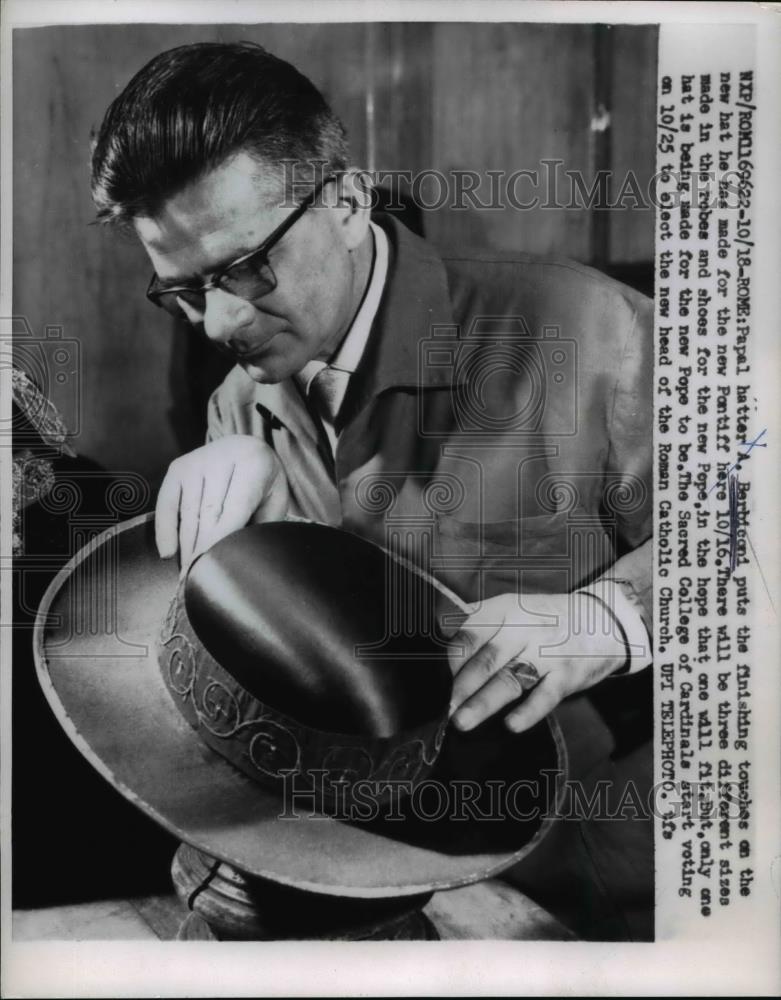 1958 Press Photo Berbiconi finishes touches on the new hat for the New Pontiff - Historic Images