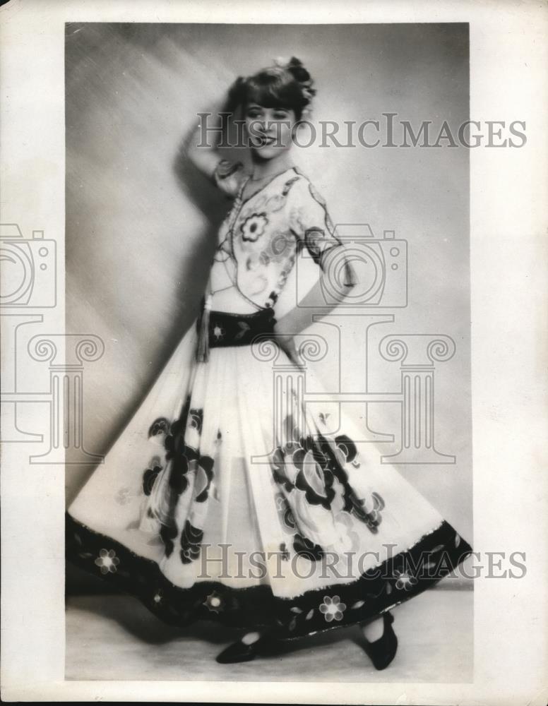 1932 Press Photo Countess Hermani of Italian Aristocracy in Handmade Gown - Historic Images