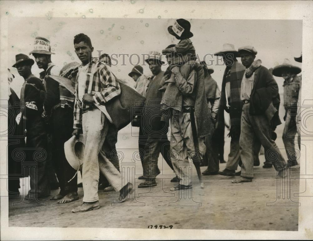 1932 Press Photo Unemployed march on Mexico City for relief - Historic Images