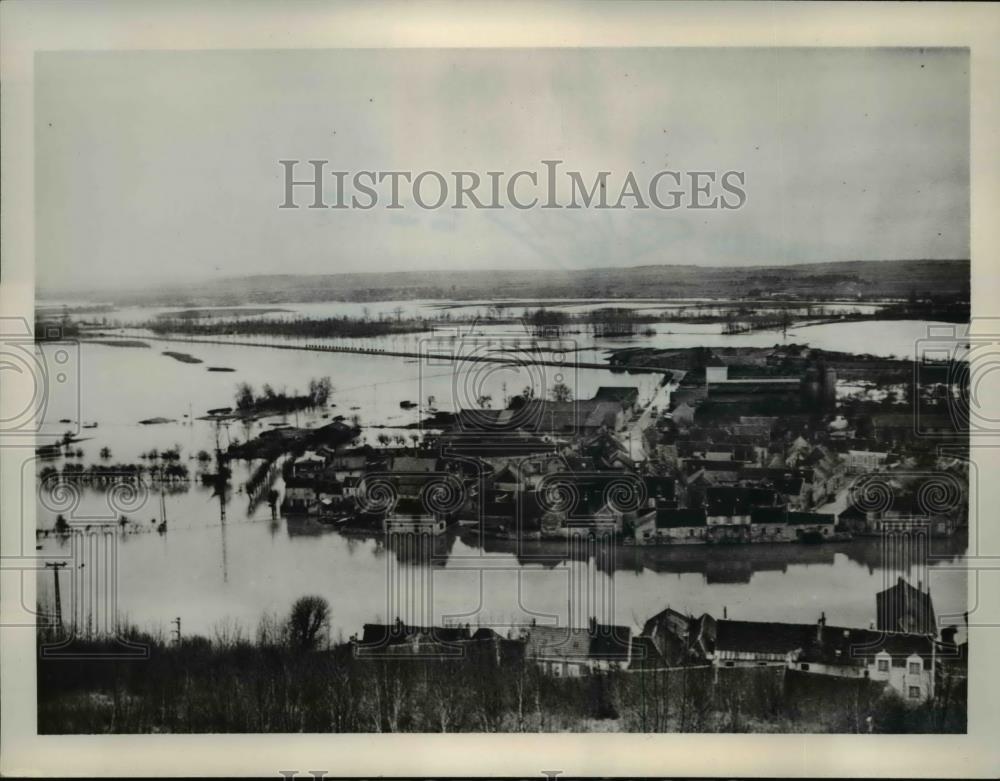 1955 Press Photo Aerial view of the flooded countryside of Montereu,France - Historic Images