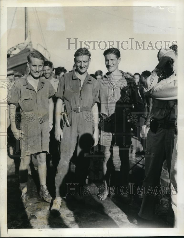 1943 Press Photo of three American Airmen who who stranded on Japanese held - Historic Images