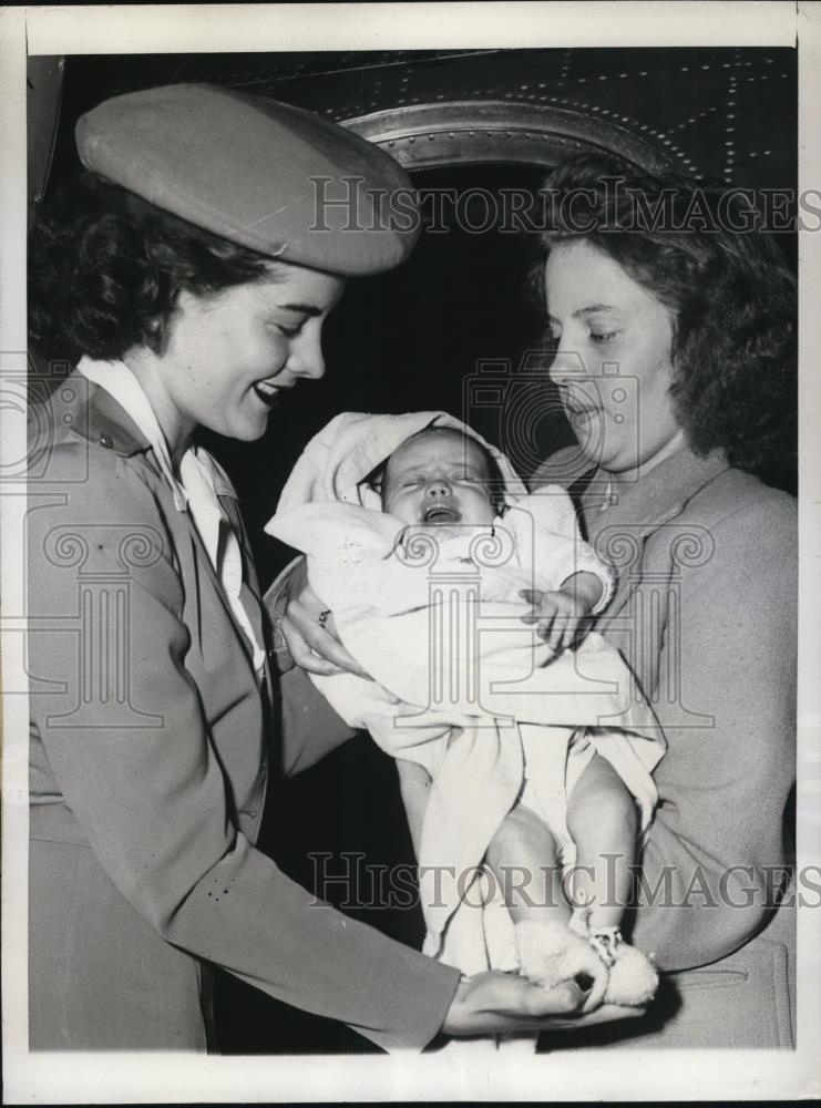 1946 Press Photo Belgian war family arrives in Chicago - Historic Images