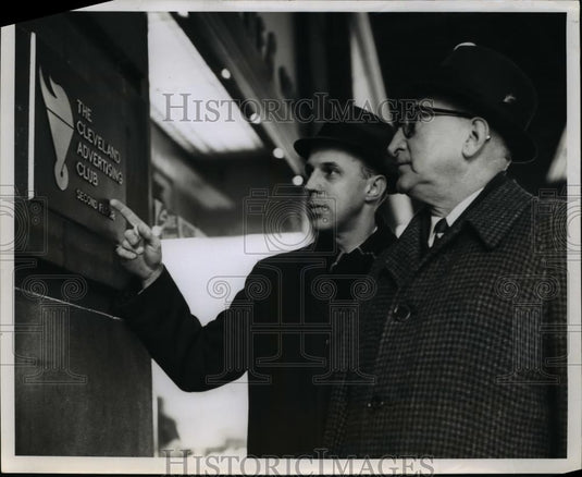 1966 Press Photo of George Mead Ad Club President and Robert F. Brydle Manager - Historic Images