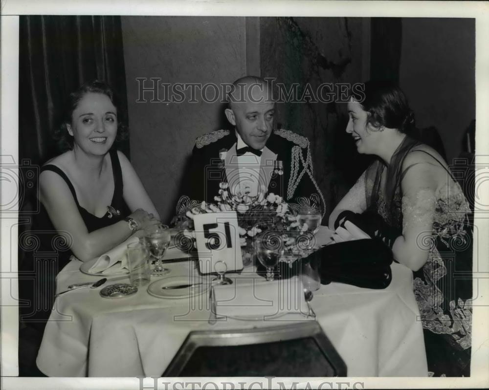1941 Press Photo Mrs.Osborn,Col.Constant &amp; Mrs.Fuller attended the horse show - Historic Images