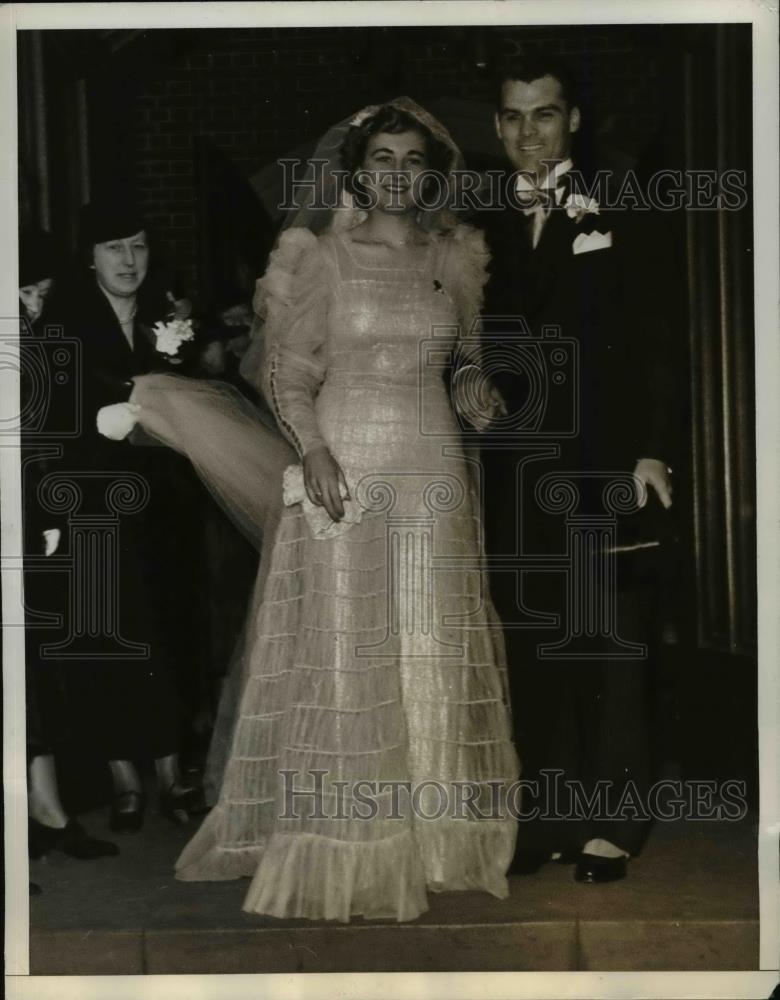 1937 Press Photo Diana Dollar & groom w/ no boats (dollar) for honeymoon - Historic Images