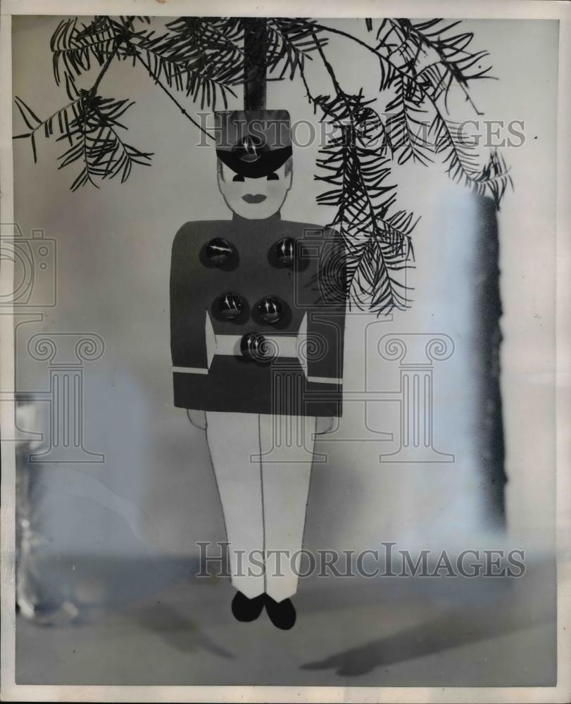 1952 Press Photo of a Christmas tree decoration. - Historic Images