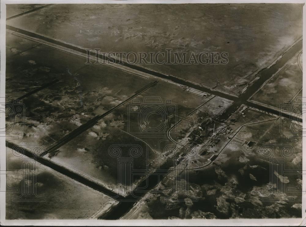 1938 Press Photo Air view of sluicegates of the Zuyder Dee in Holland - Historic Images