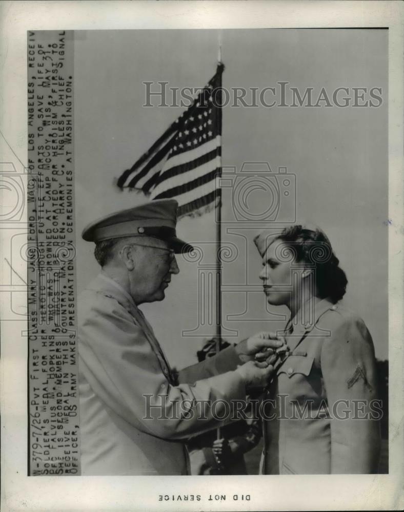 1944 Press Photo Mary Jane Ford, awarded for saving a life - Historic Images