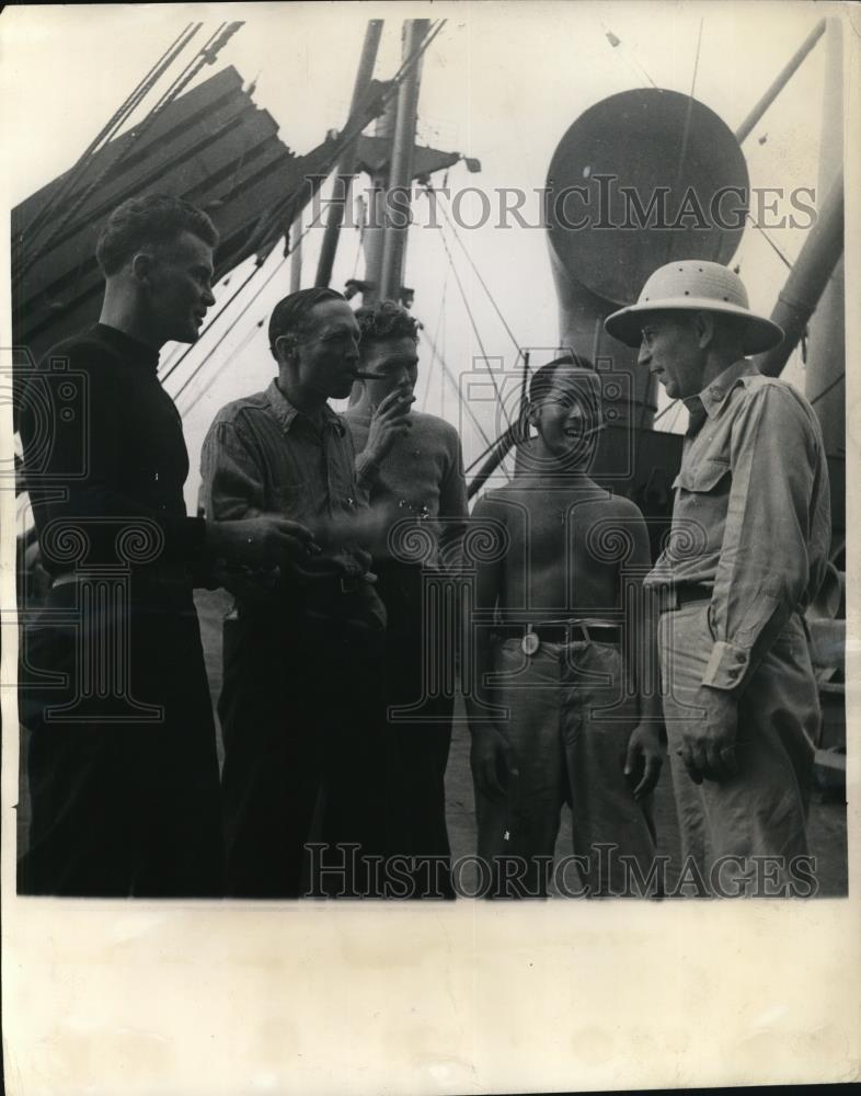 1944 Press Photo American Merchant Ship, Red Cross Field Director Walter G. Dyer - Historic Images