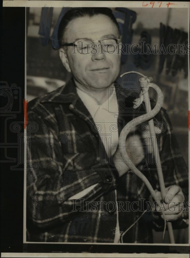 1958 Press Photo The Viper Snake that bit Carl Vickers. - Historic Images