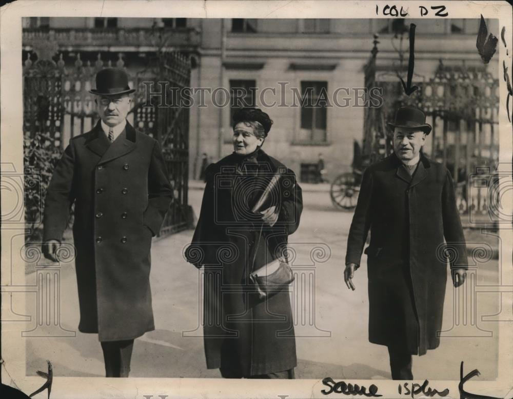 1922 Press Photo Peter Kloeckner, Mrs Neuhaus &amp; Labor minister Brauns - Historic Images