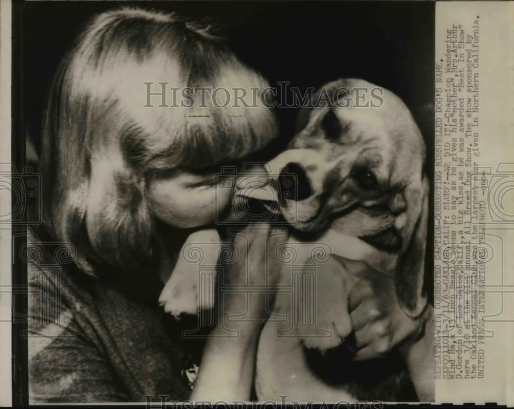 1963 Press Photo Champion Wandering Wind Ha and owner Mrs.Arthur D. Gordon - Historic Images