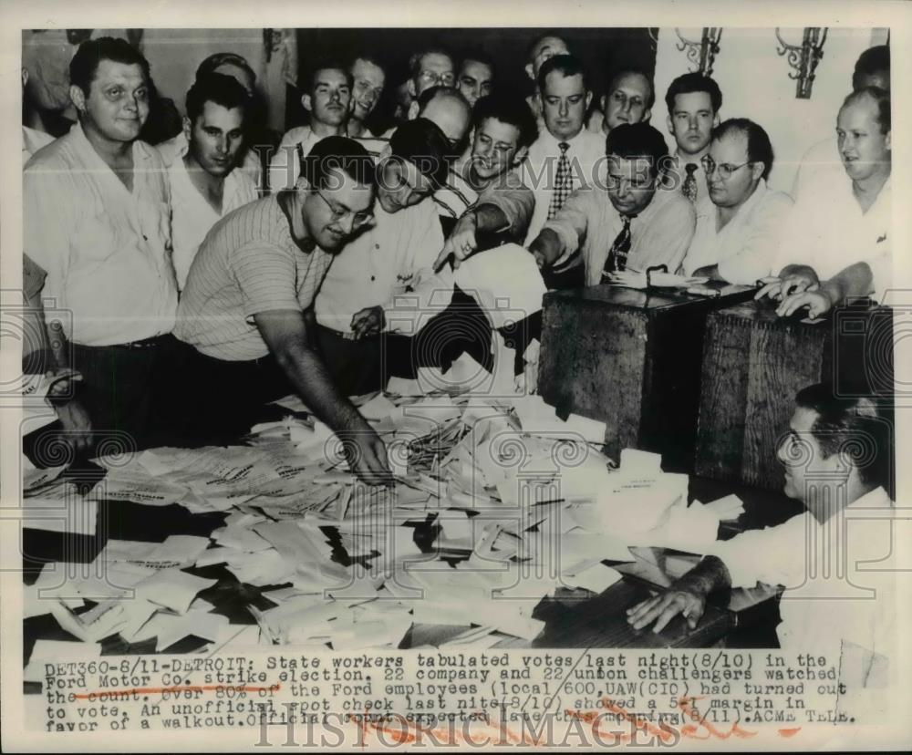 1949 Press Photo State workers tabulate votes at Ford Motor Co. strike election - Historic Images