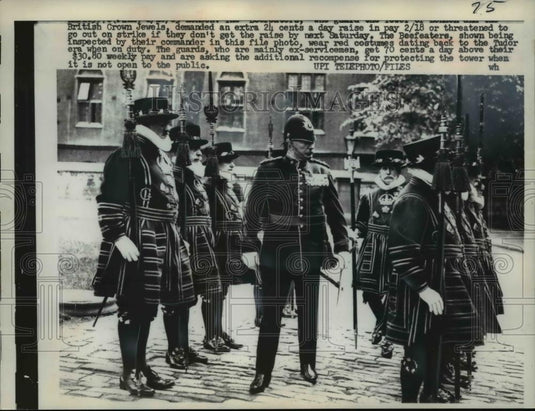 1963 Press Photo British Crown Jewels, demanded a 24 cents raise pay - Historic Images