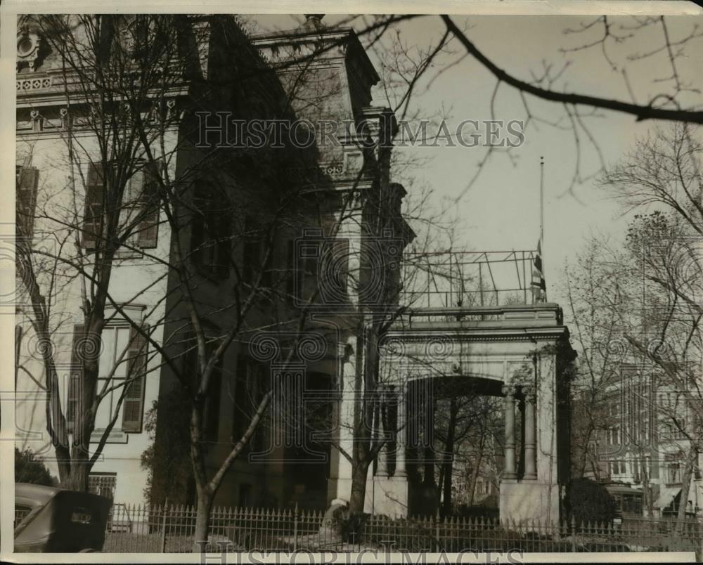 1925 Press Photo British Embassy on half mast for Dowager Queen of England - Historic Images