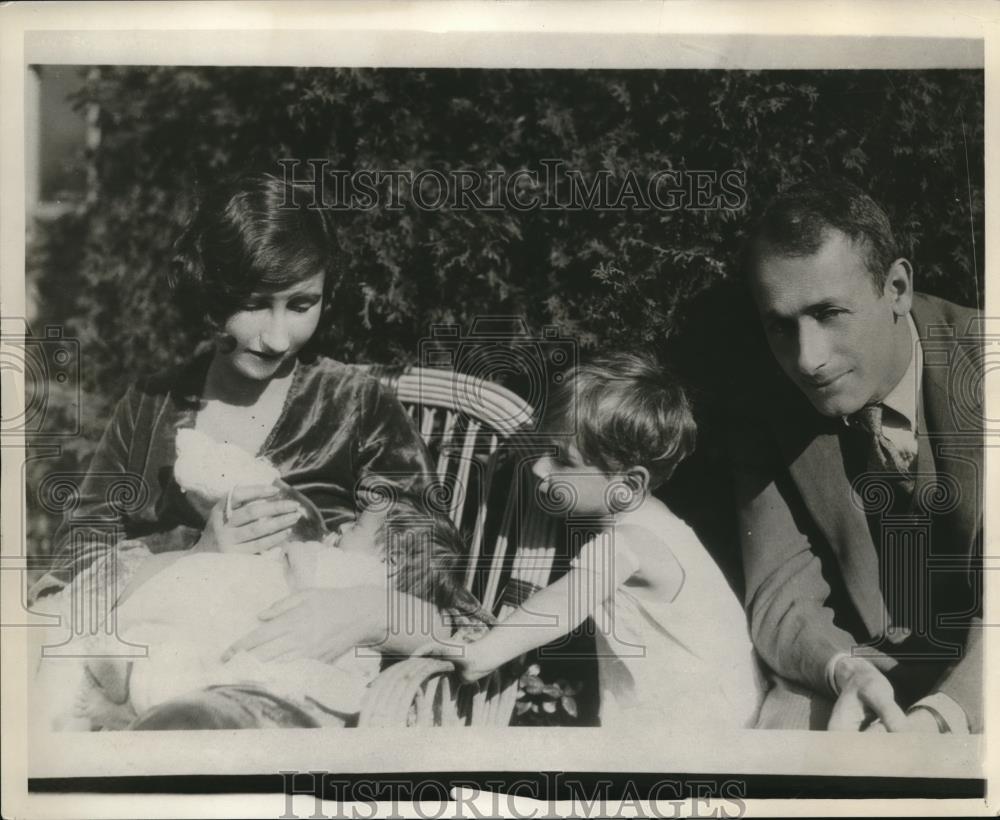 1928 Press Photo Mr &amp; Mrs Milton Waldemen &amp; their babies - Historic Images