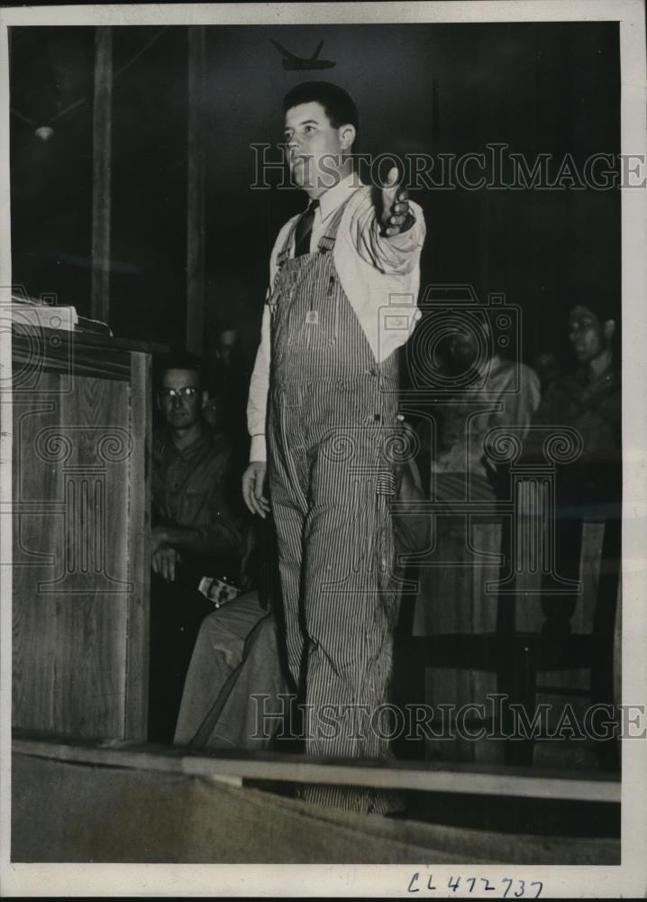 1938 Press Photo Rev.L.O. Waldon preached a sermon from the pulpit - Historic Images