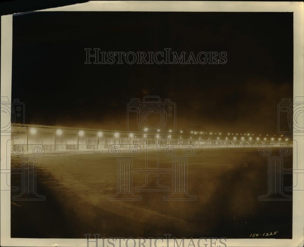 1929 Press Photo of a golf driving range lit up with flood lights. - Historic Images
