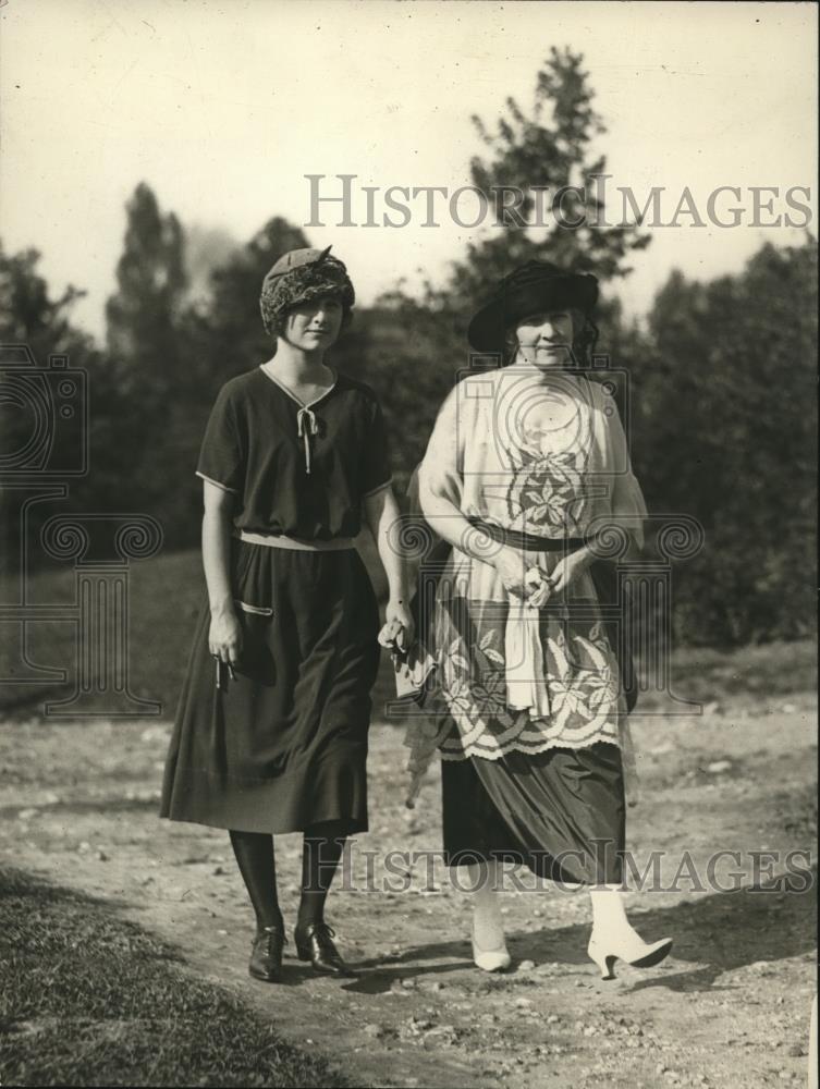 1921 Press Photo Mrs Robert N Stanfield & daughter Barbara in Wash DC - Historic Images