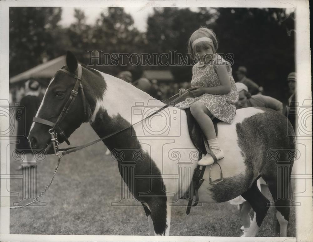 1932 Press Photo Ethel Carhart Jones at Babies Milk Fund Fair at Greentree - Historic Images