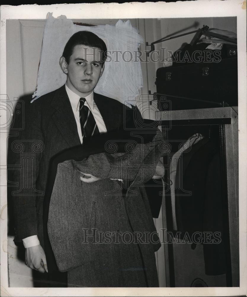 1941 Press Photo &quot;Putzi&quot; Hanfstaengl&#39;s Son Joins Army Air Corps, Boston, Mass. - Historic Images