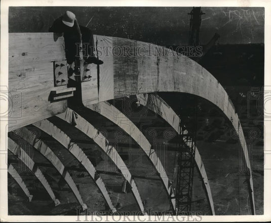 1954 Press Photo Engineered wood made with southern pine for arch building - Historic Images