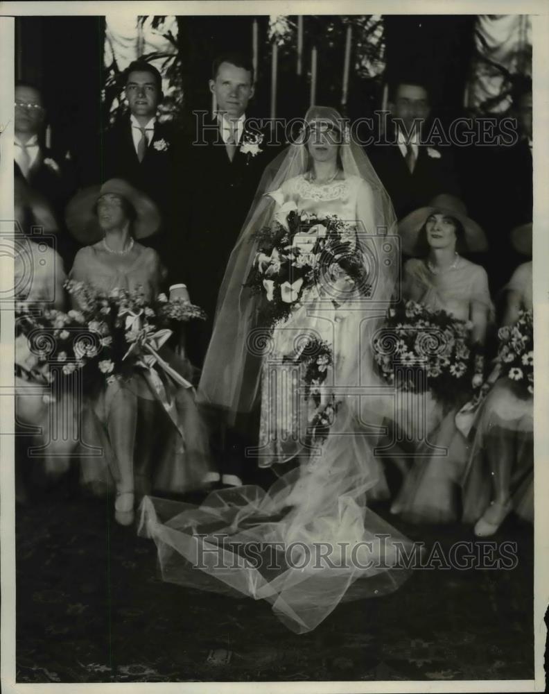 1929 Press Photo Mr and Mrs Chris Young at Wedding - Historic Images