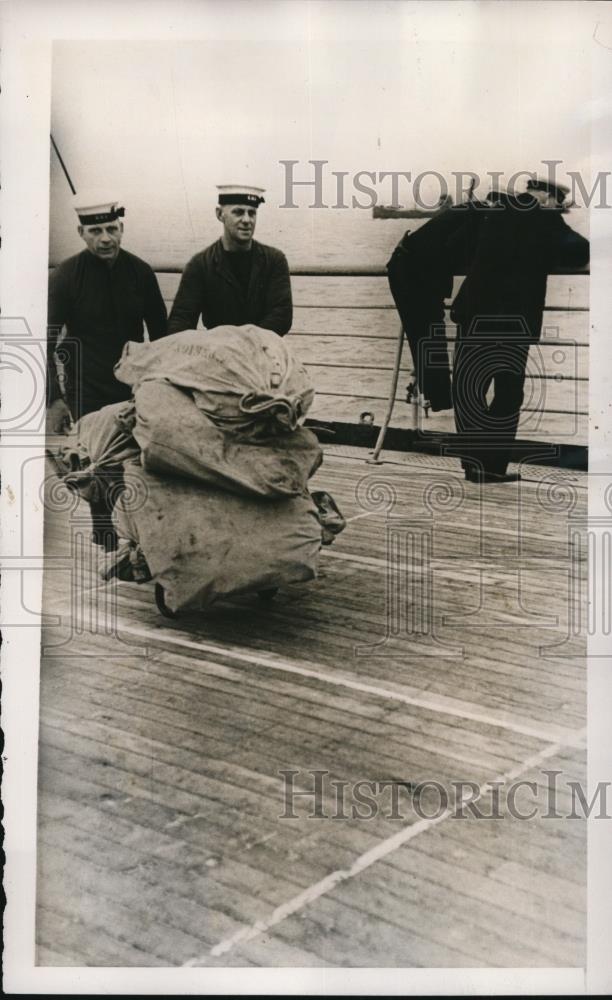 1940 Press Photo British Wall Search at Gibraltar - Historic Images