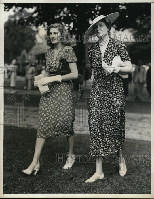 1938 Press Photo Royalties watches the Saratoga Track - Historic Images